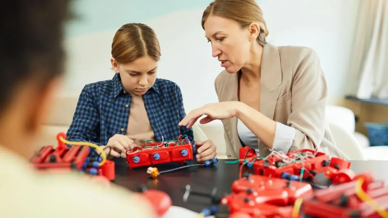 Futuristic Education Robot Teacher