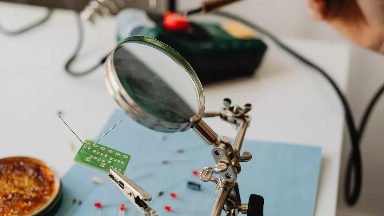 Magnifying Glass Computer Repair